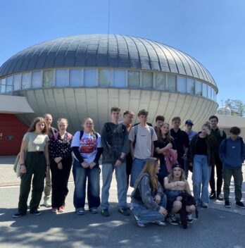 5.A navštívila planetárium